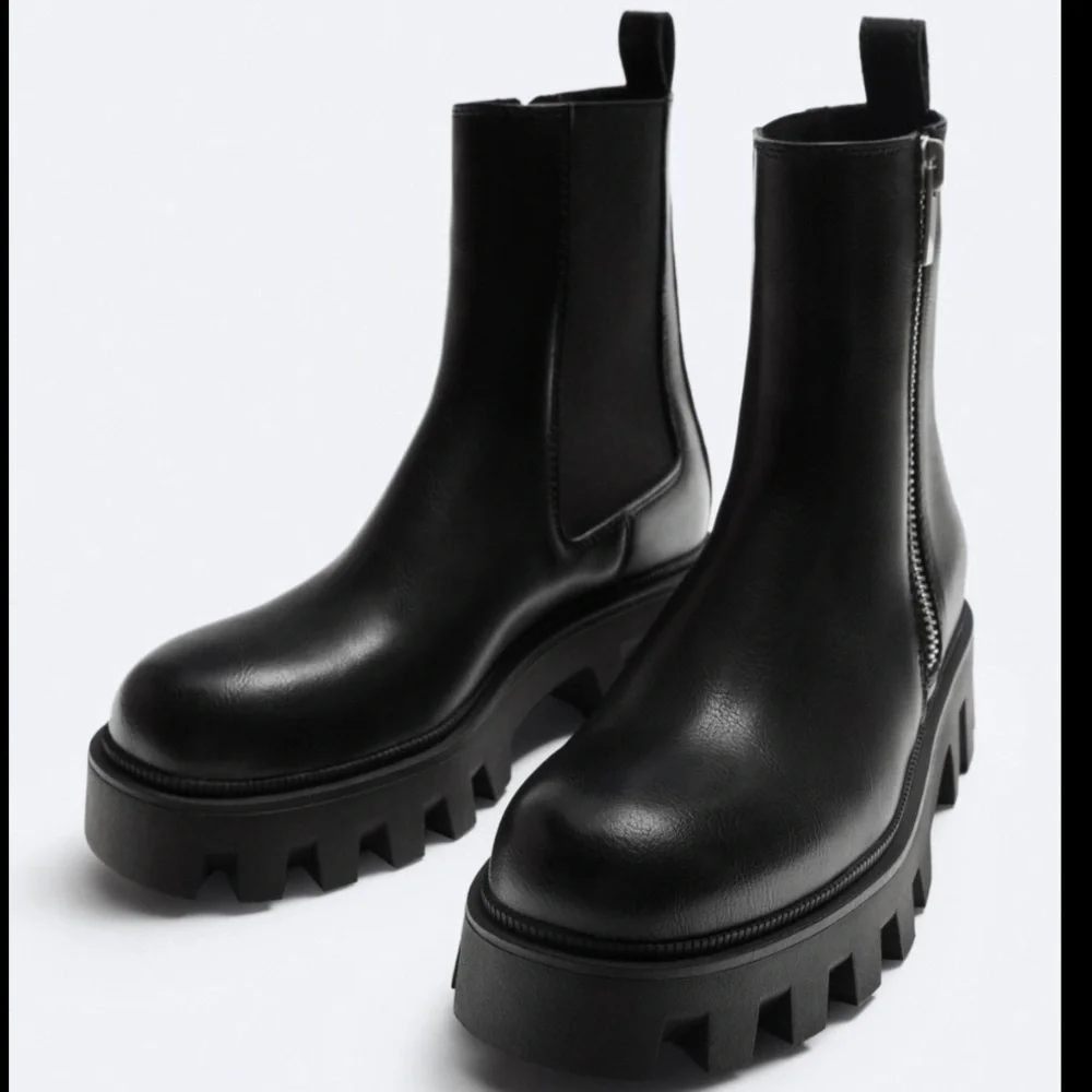 🆕 2024 ZARA CHUNKY SOLE ZIPPER COMBAT BOOTS - Picture 2 of 4